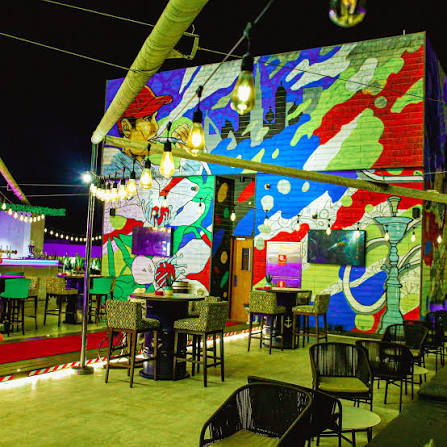 Live performance dancers at Upyard